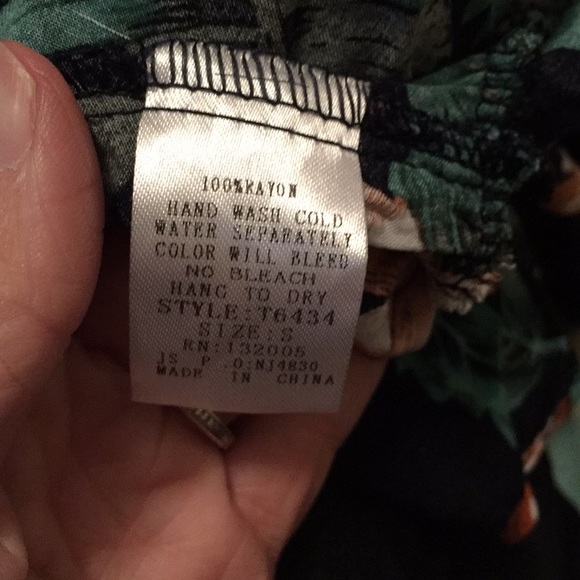 Super cute floral flowy tank - Picture 4 of 5